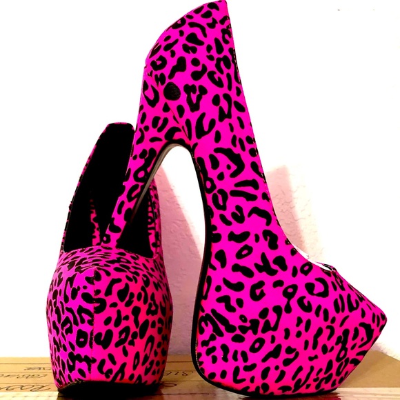 Shoes - 👠Fuchsia Print Heels
